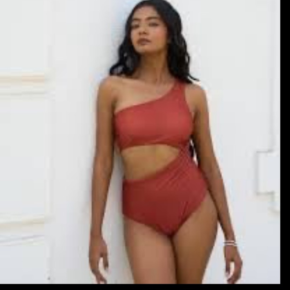 Women’s one piece swim